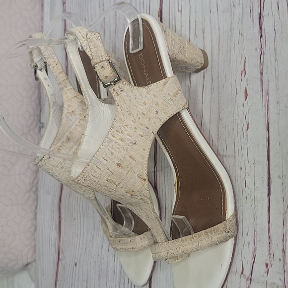 Donald J. Pliner Cream Embossed Women's Thong  Leather Sandals Size 7.5 - Picture 2 of 10